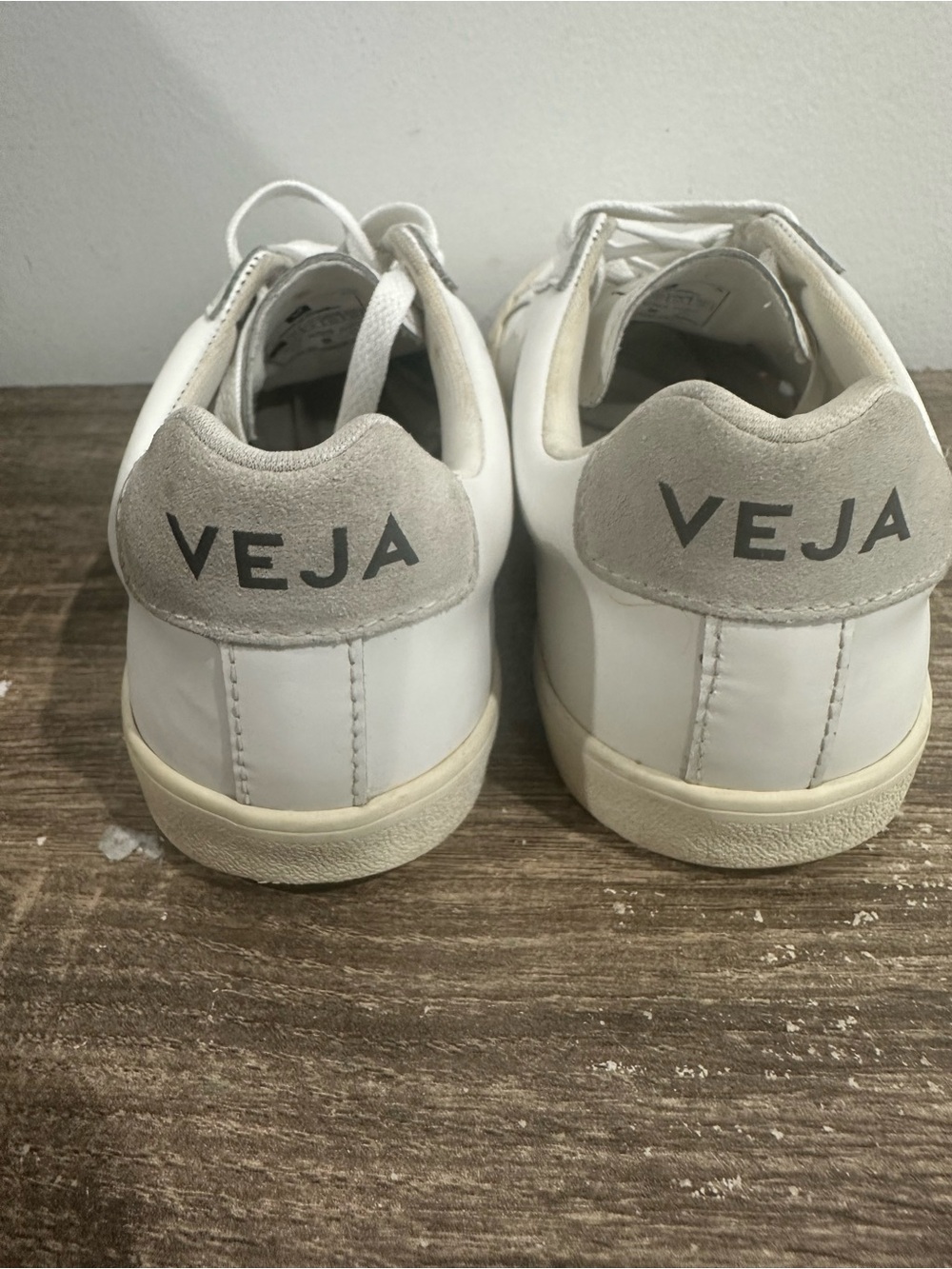Veja White Low-Top Leather Sneakers - Picture 4 of 12